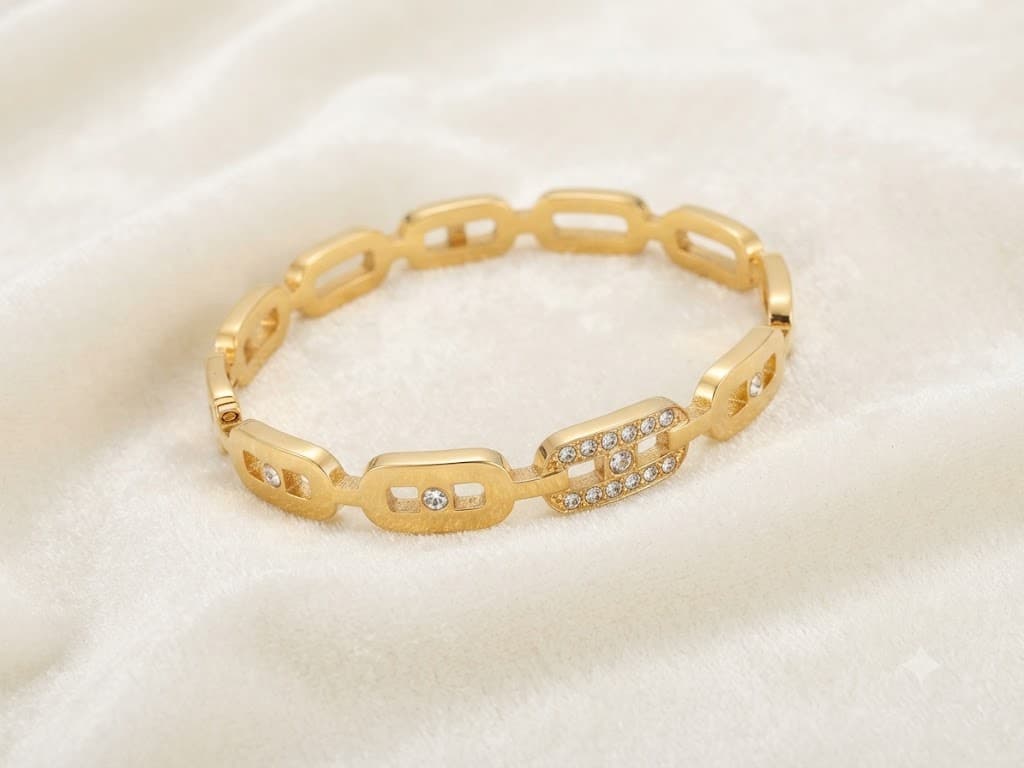 Gold Pave & Polished Link Bangle
